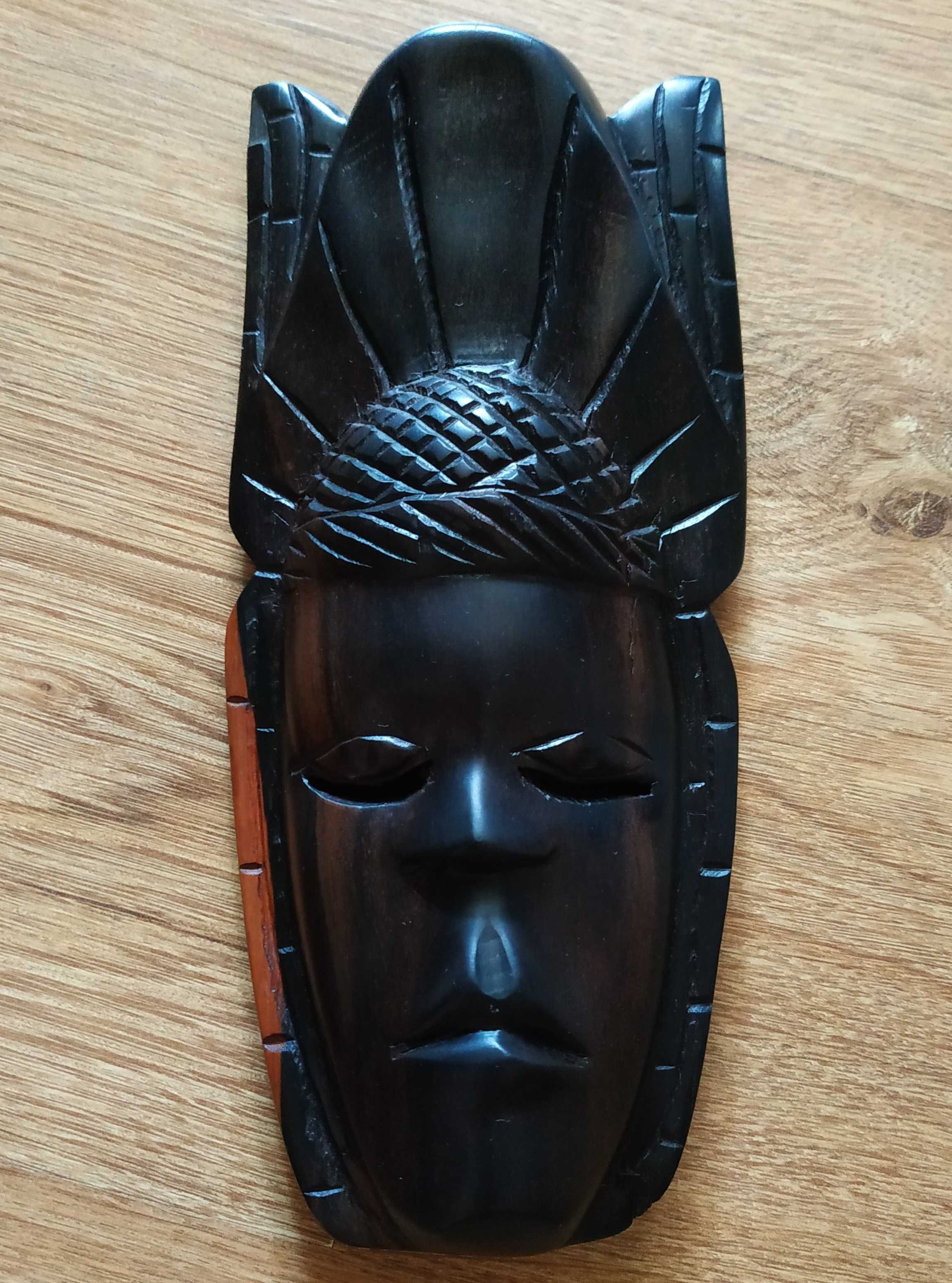 Африканская маска. Черное дерево.