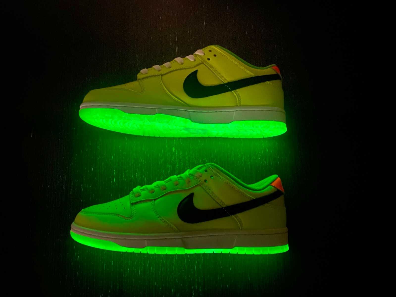 Nike Dunk Low SE Splash Volt