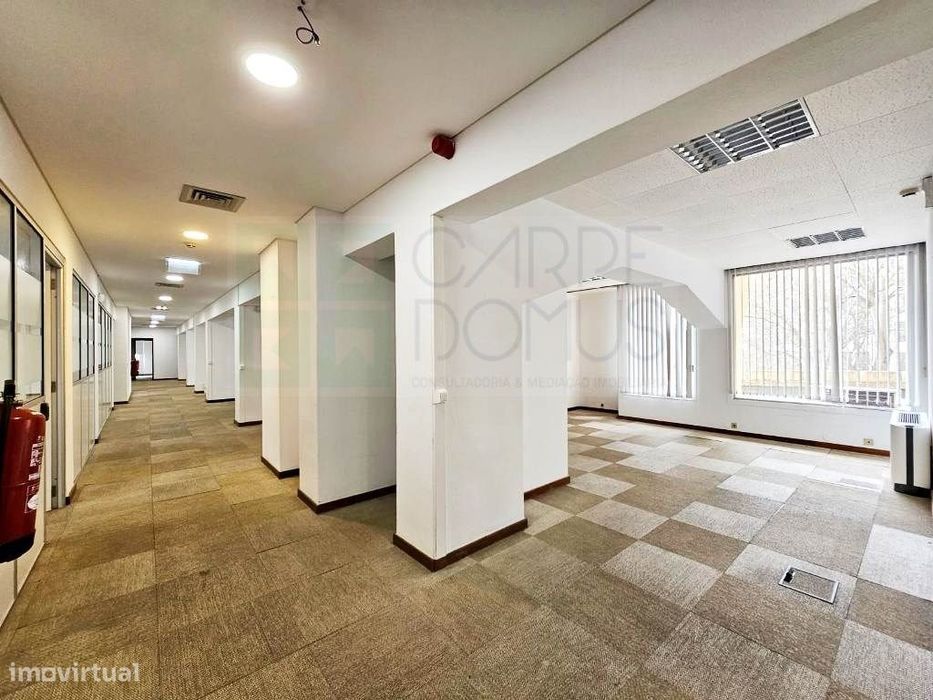 Luminoso escritório , localização central nas Avenidas Novas, em Li...