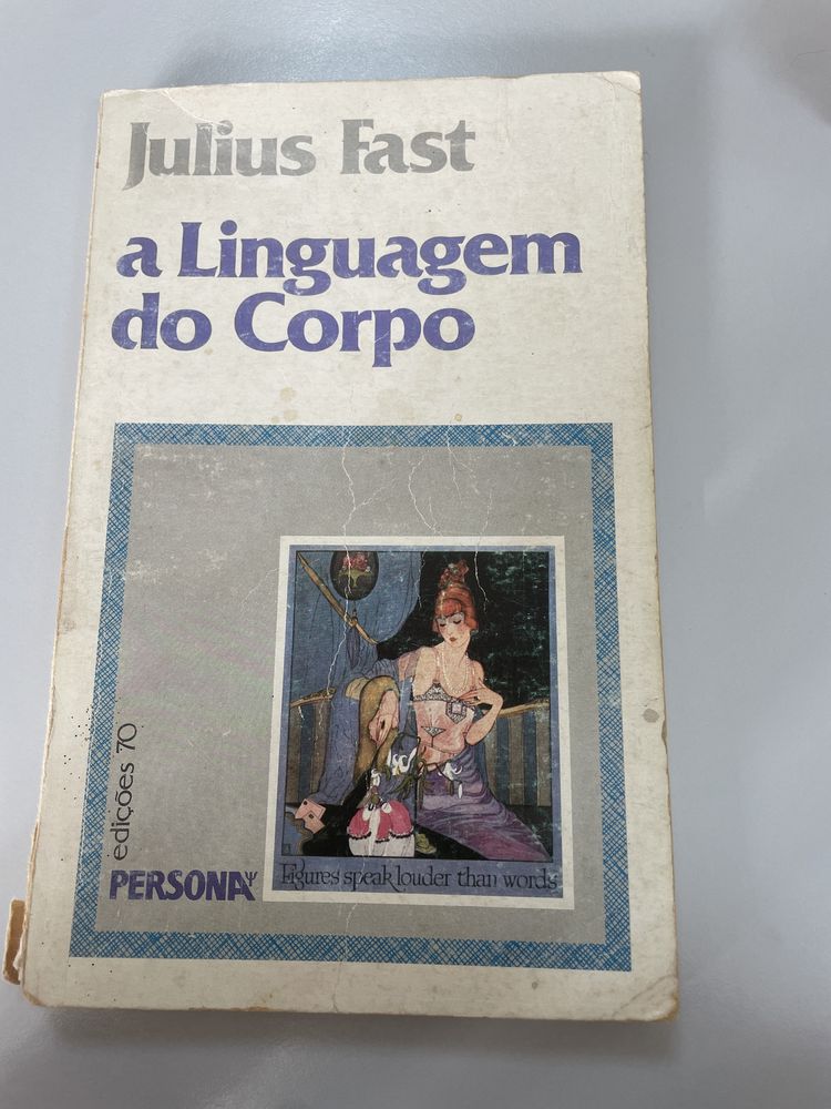 Livros diversos em português