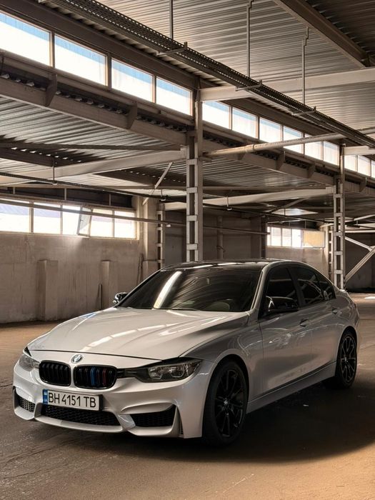Жива BMW 320i у стильному M-пакеті. Їде, як куля, виглядає — як мрія.
