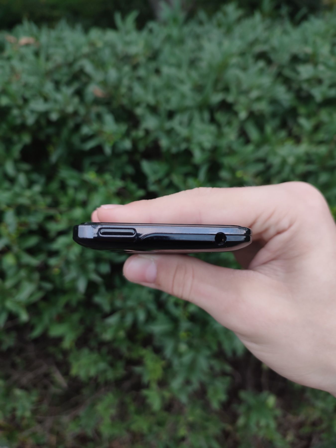 Продам телефон htc t328d