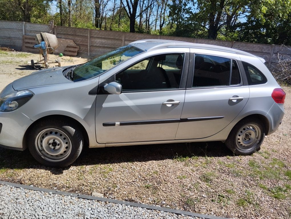 Renault Clio srebrny