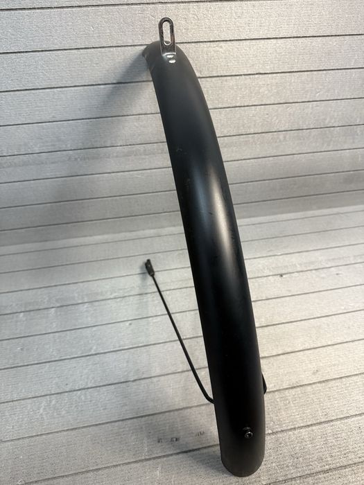 Крило переднє 28 пластик