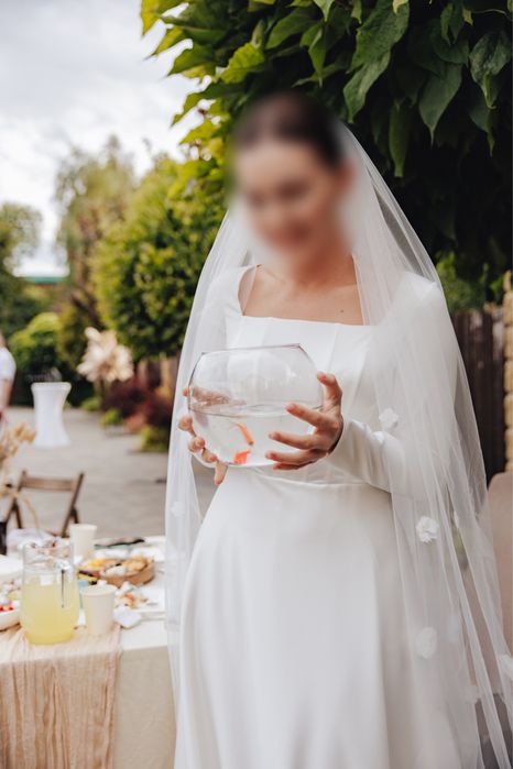 продам весільну сукню