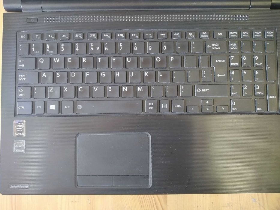 Toshiba Pro R50/Windows 11  /Dysk SSD 240GB /zasilacz komplet- 330 PLN