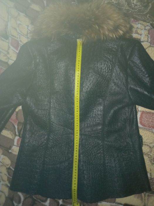 Шкіряна жіноча куртка