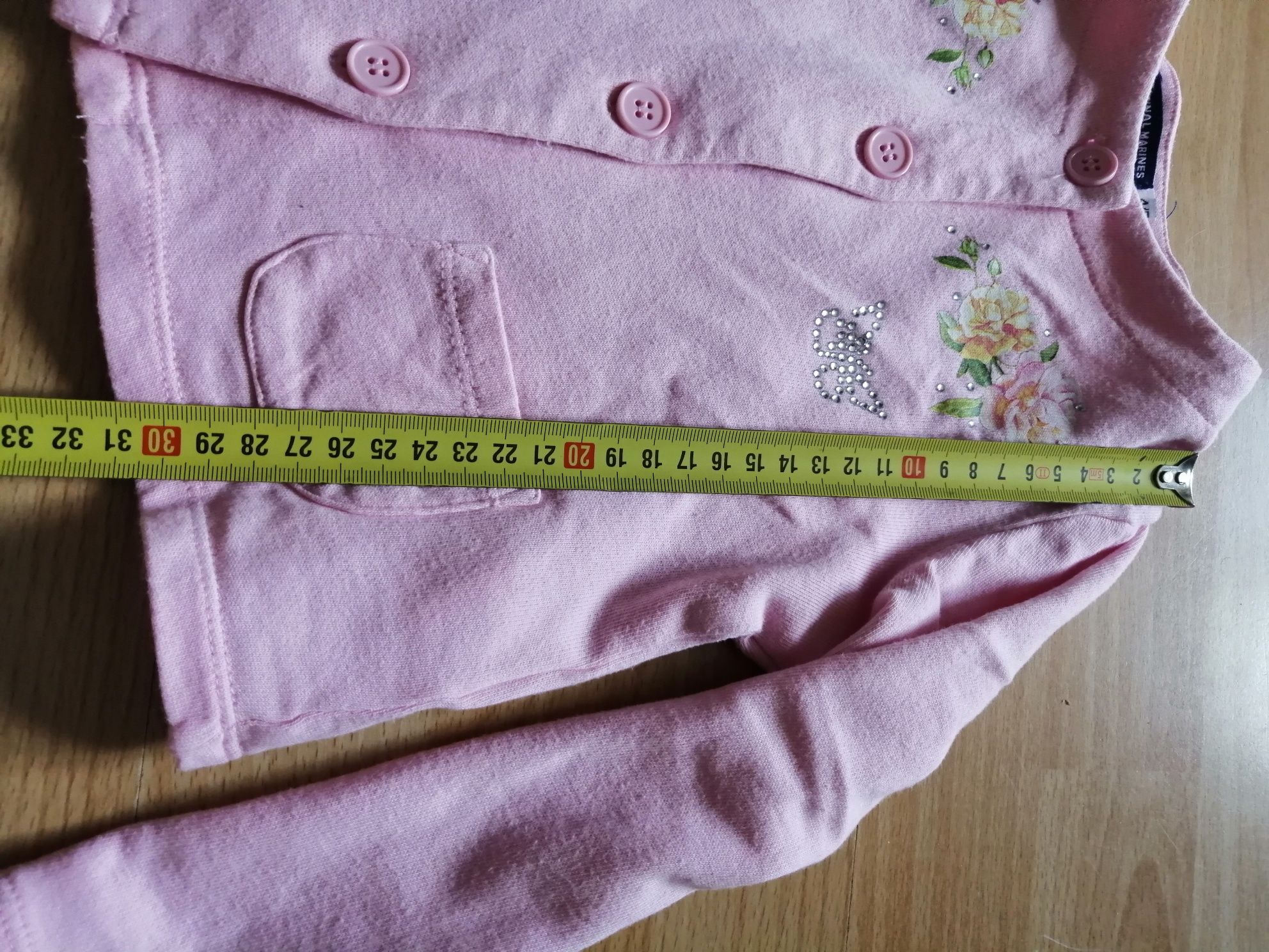 Różowy bawełniany zapinany sweterek 104
