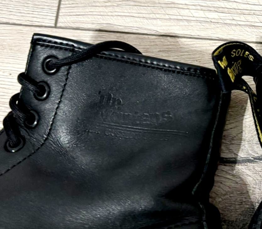 Dr. Martens 1460 skórzane glany uniseks 40
Rozmiar 40
Wkładka:25.5cm
k