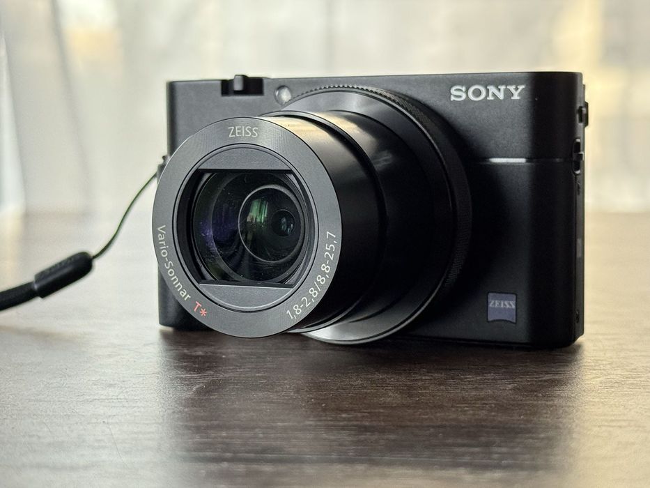 Aparat Sony RX100 V