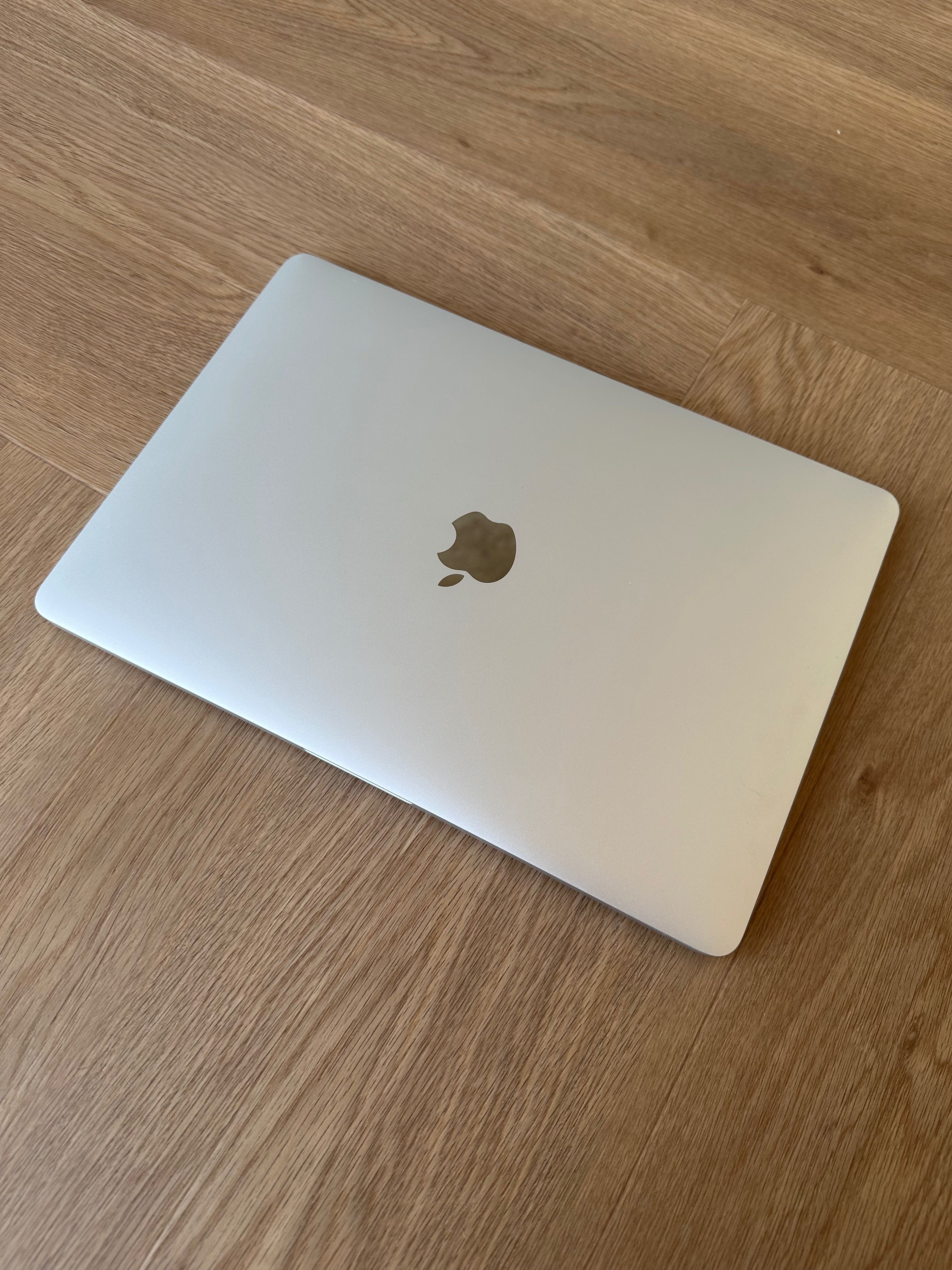 Idealny MacBook Pro 13” 8/256GB SILVER w idealnym stanie!