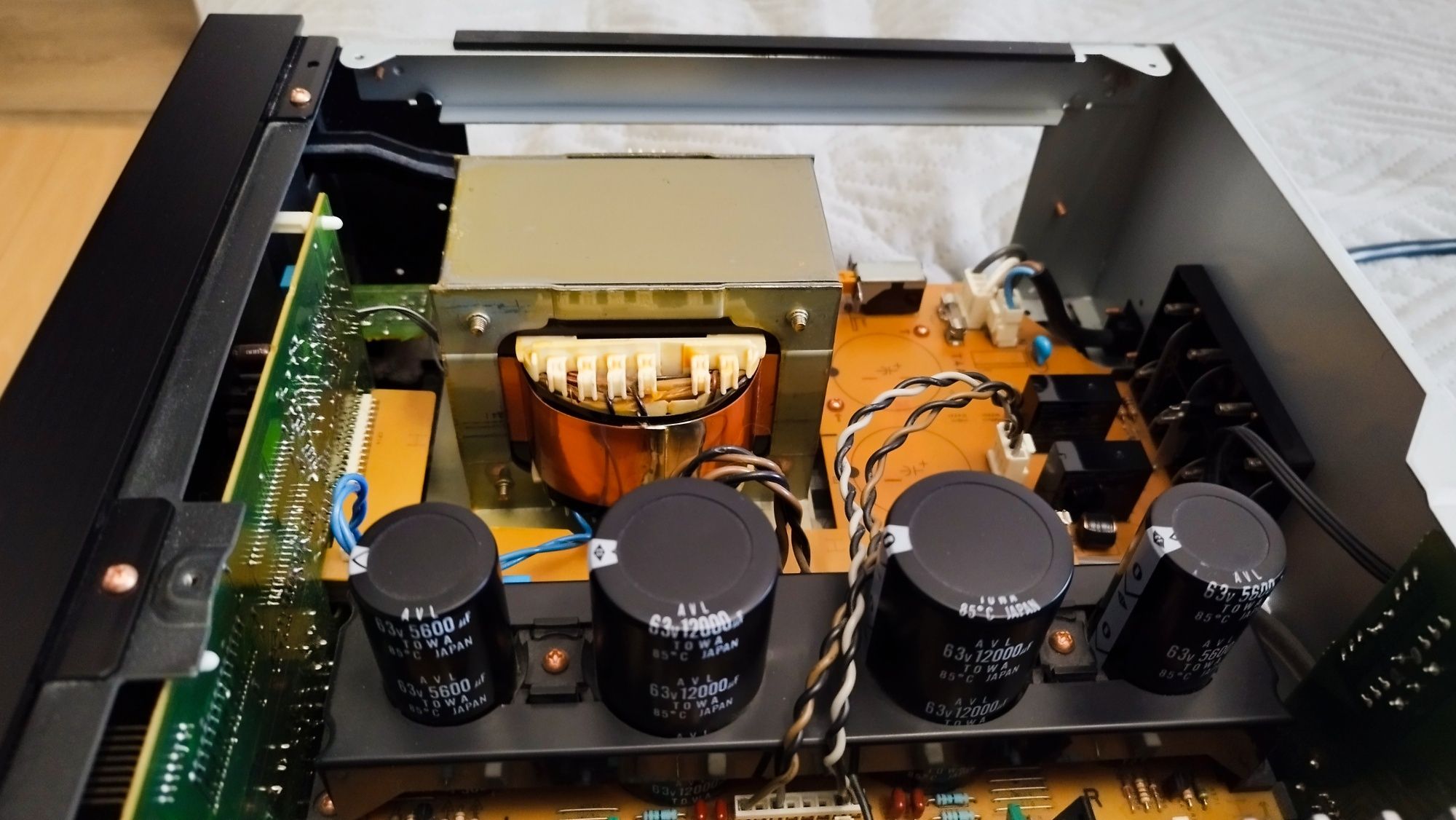 Wzmacniacz Sony TA F 606 ES , zadany stan, oryginalny pilot RM-S 702