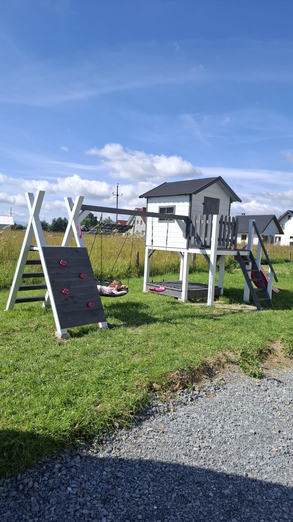 Plac zabaw  piaskownica zjeżdżalnia domek dla dzieci huśtawka Czarny