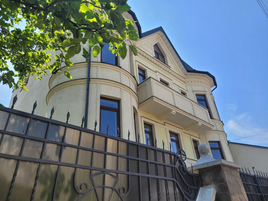 Добротні апартаменти поблизу центру та парку.