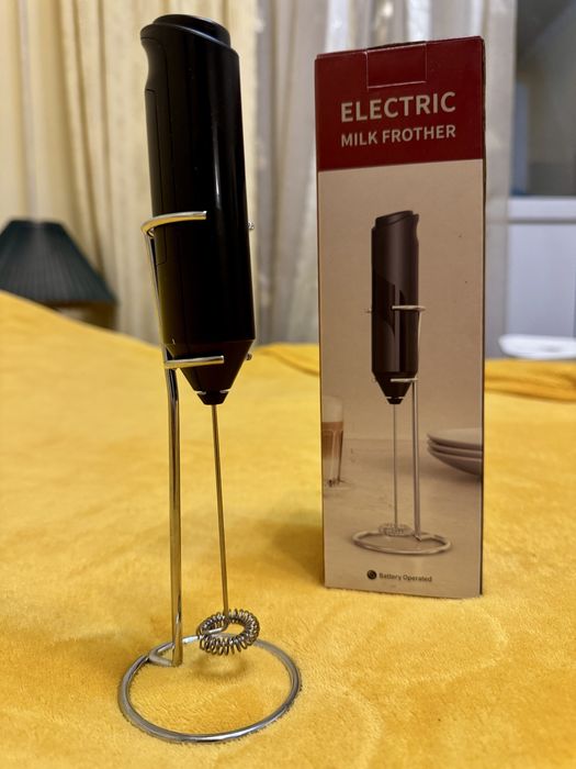 Спінювач / збивач для молока електричний