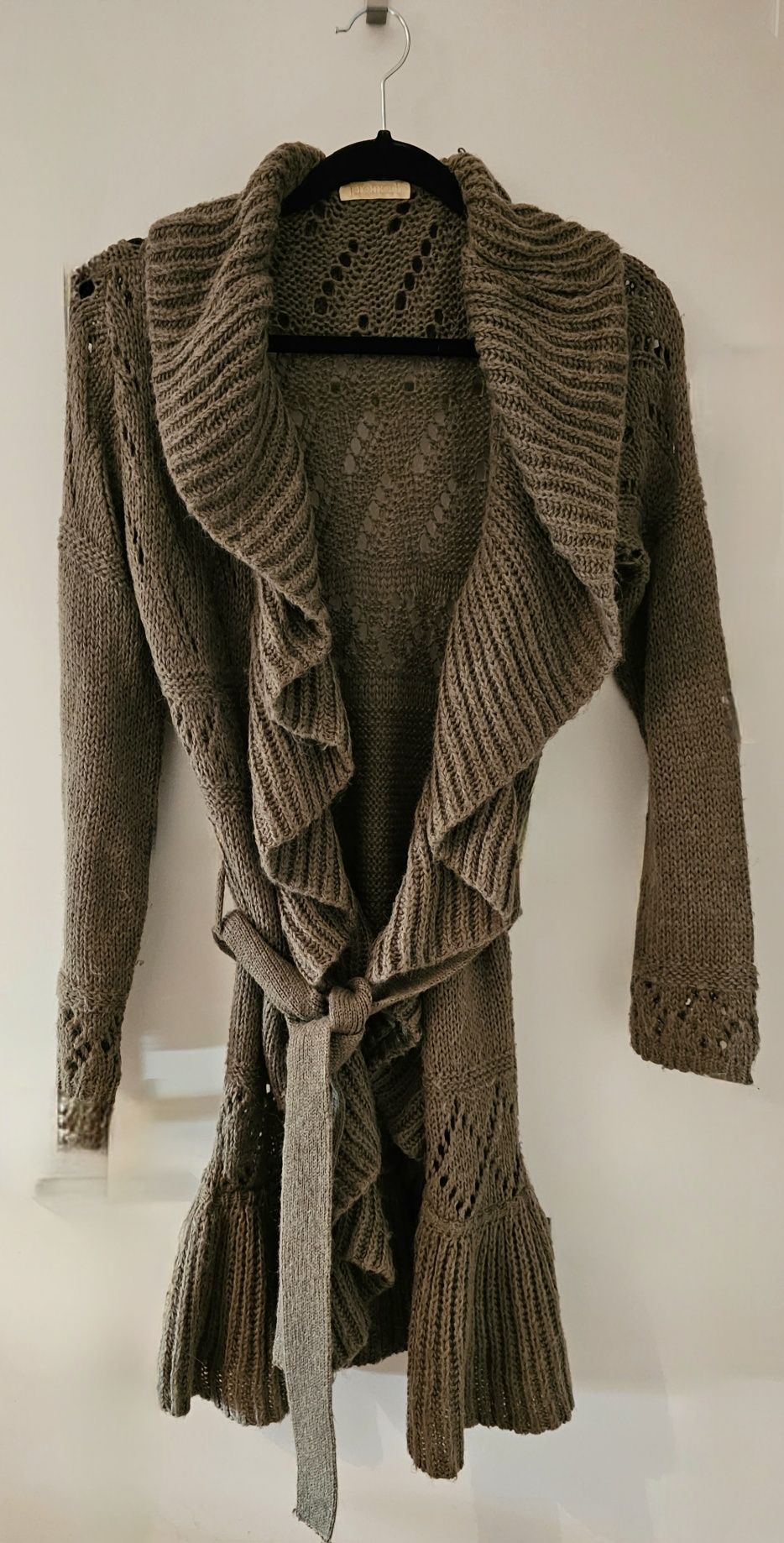 Sweter Promod wiązany, beżowy, cieplutki.