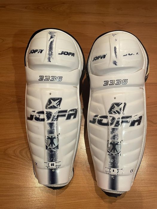 Продам хоккейные щитки, нагрудники и краги.