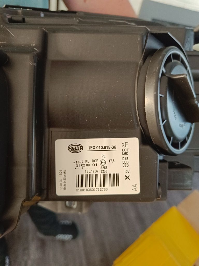 Reflektor 1EX 010.818-361 Hella