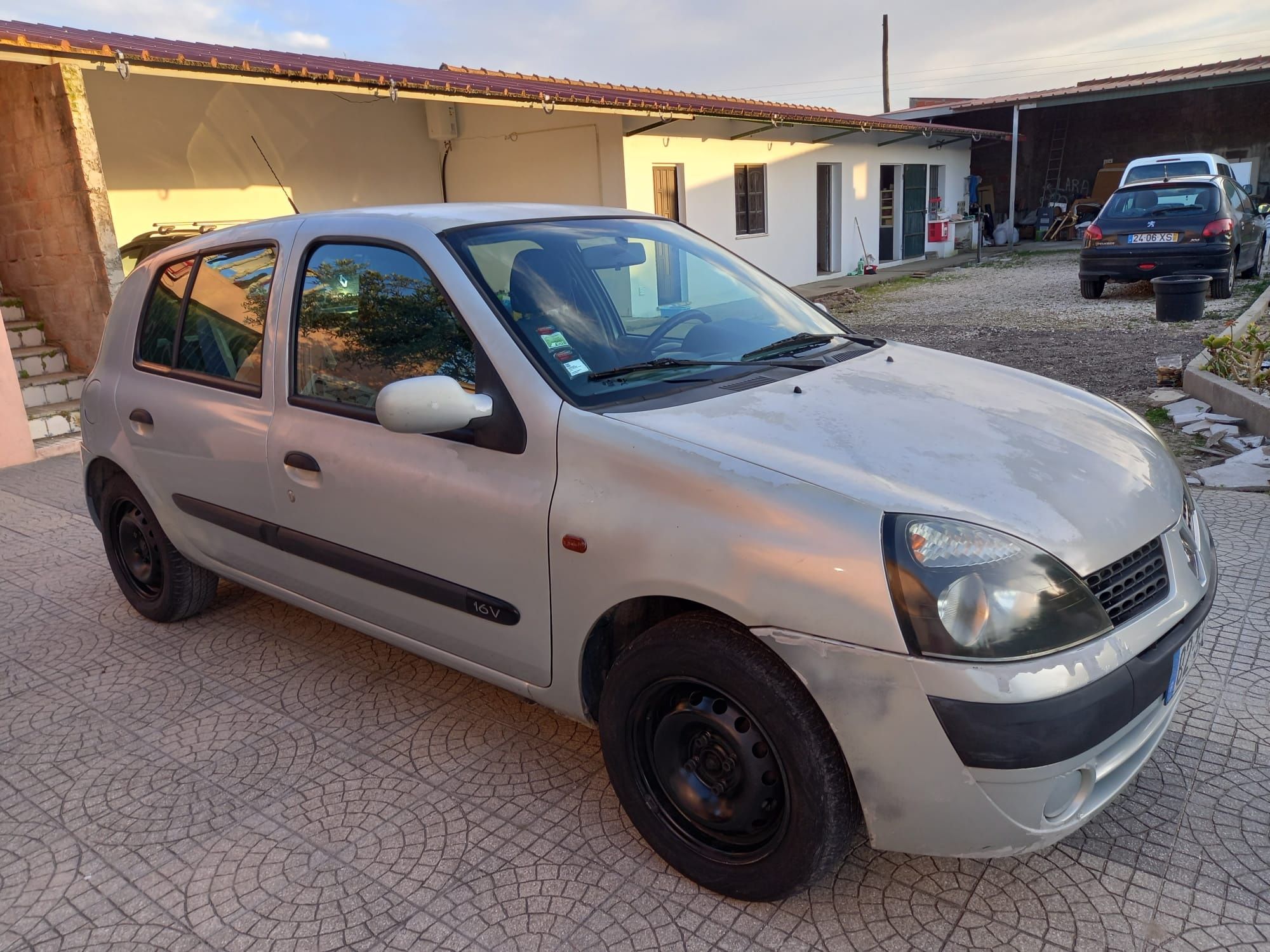 Clio 1.2 16v motor impecável