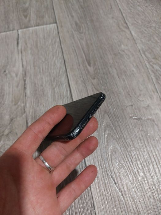 Телефон iPhone XR 64GB