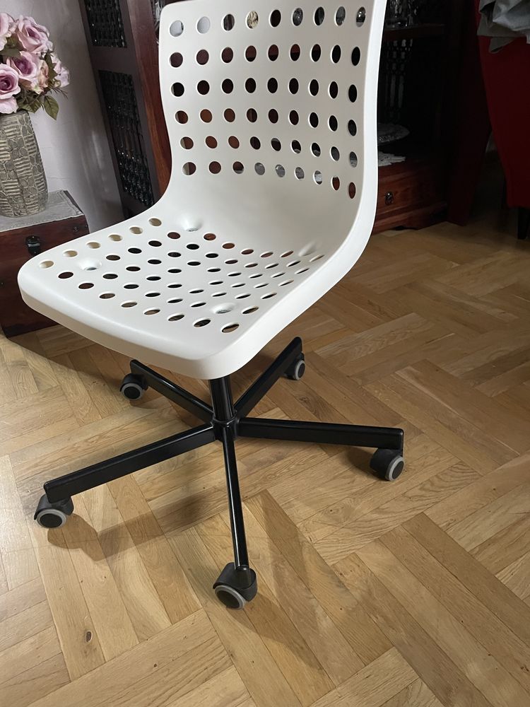 Krzesło do biurka IKEA Skalberg białe