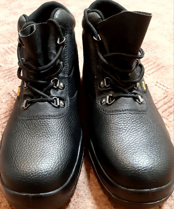 Продам новые рабочие ботинки