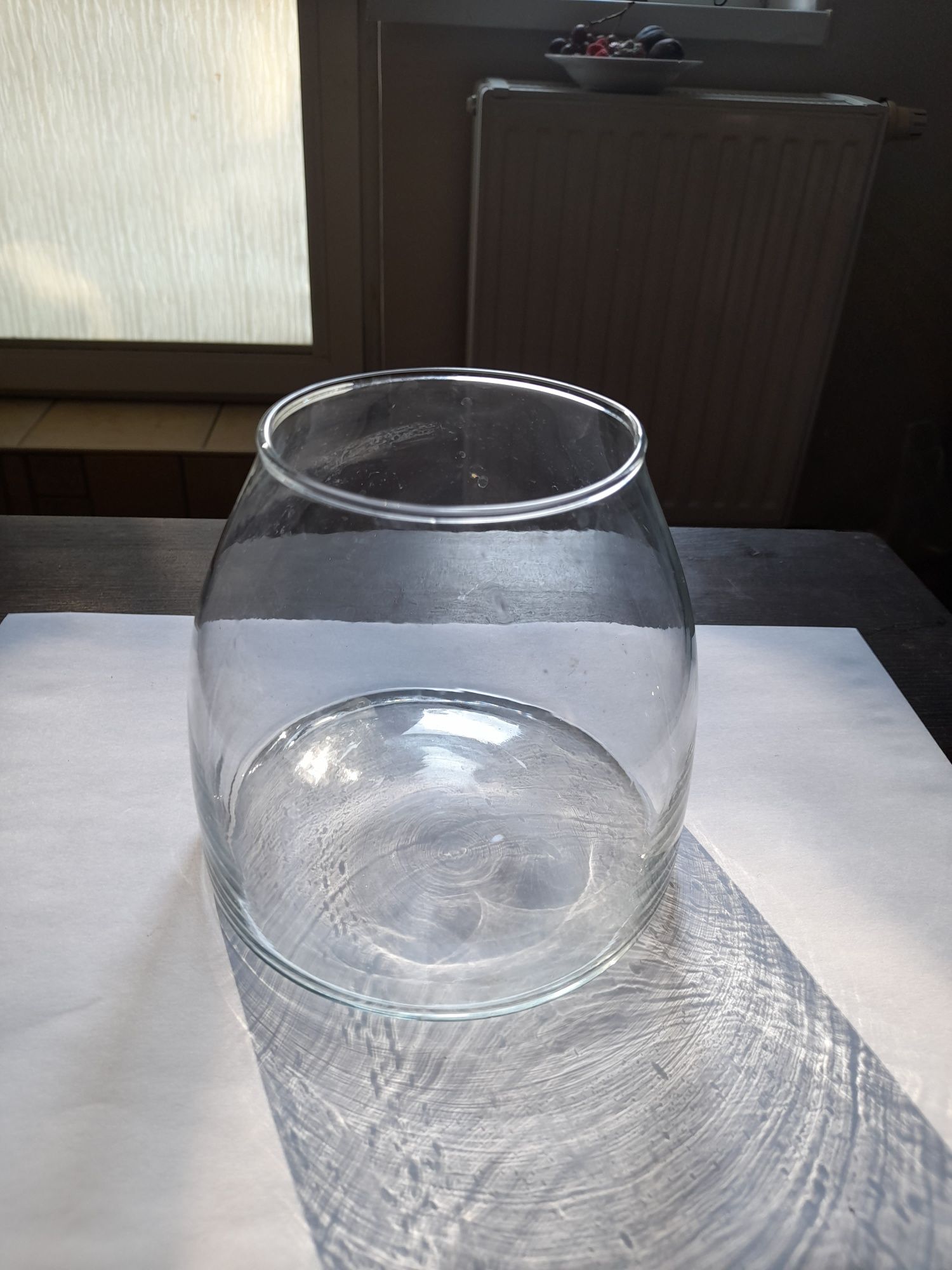 Szklany wazon ręcznie dmuchany