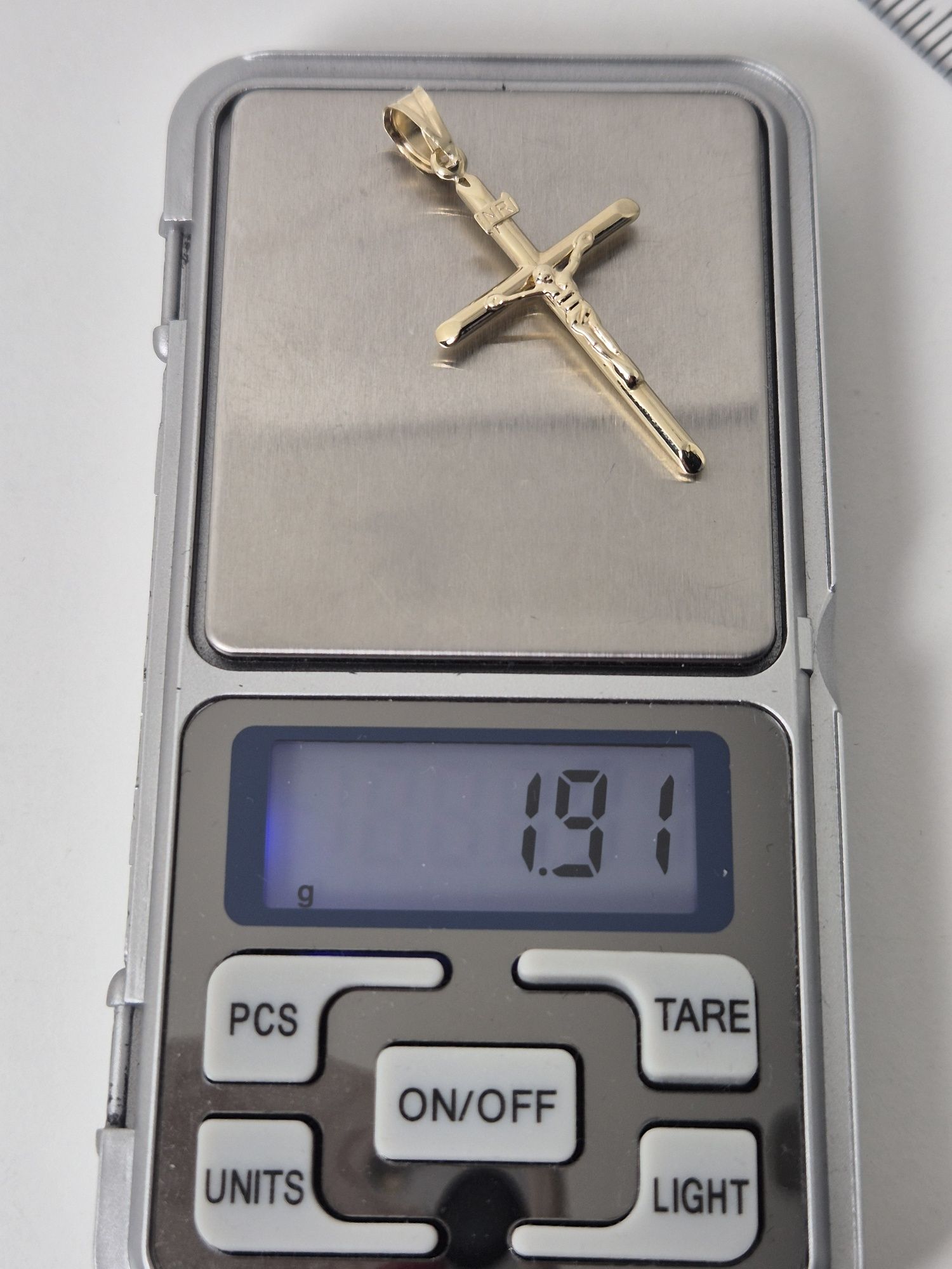 Złoty wisiorek,zawieszka,krzyż,Jezus,chrzest,komunia 585