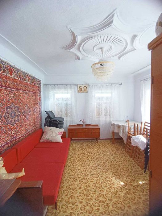 Продаю будинок, 8-ма Воєнна