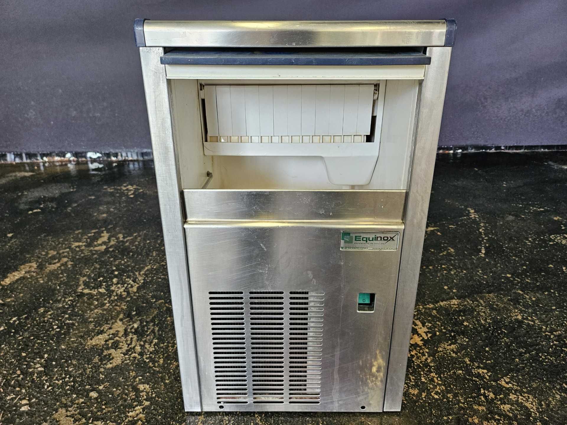 Máquina de gelo em cubos 20kg/dia