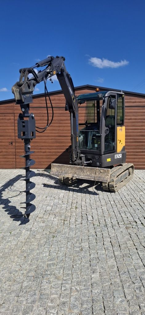 Roboty ziemne Wykopy Niwelacja Utwardzenie terenu koparka minikoparka