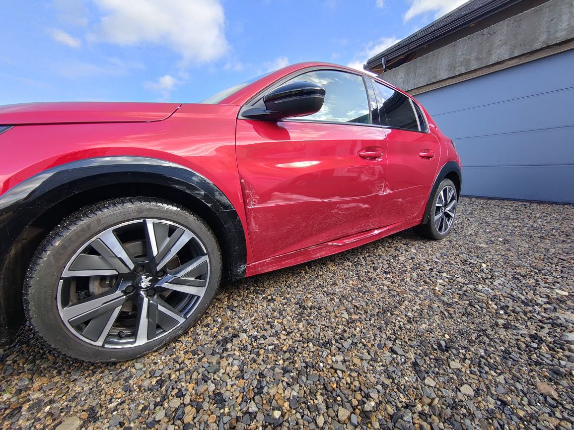 Peugeot 208 gt line 2021