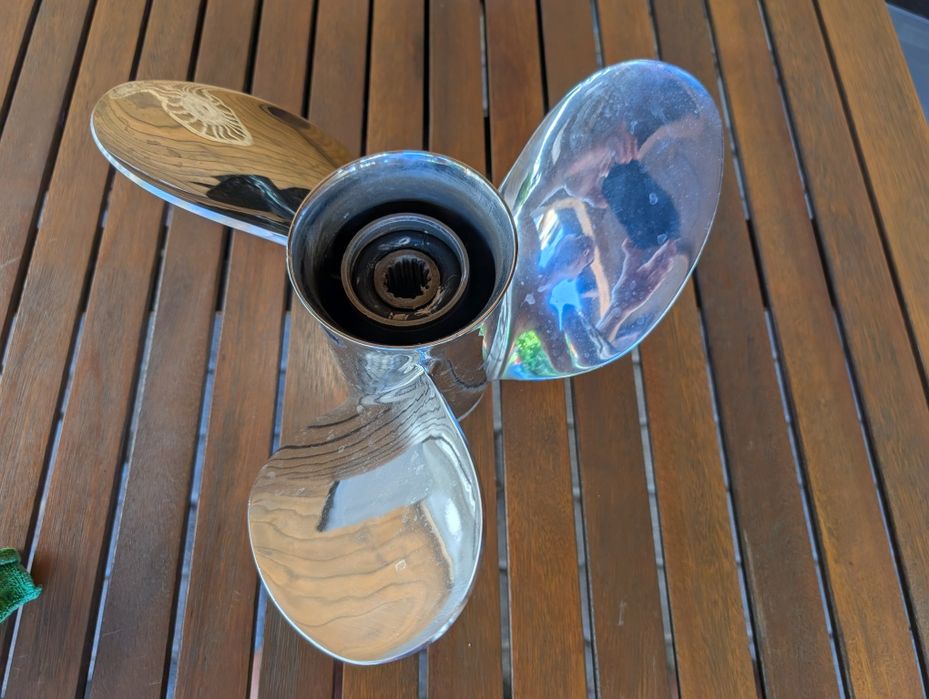 Śruba napędowa Suzuki 14x22 nierdzewna oryginał