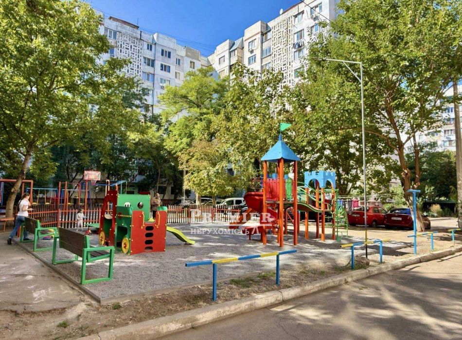 Продам 3-кімнатну квартиру на Заболотного біля ТЦ Сім'я