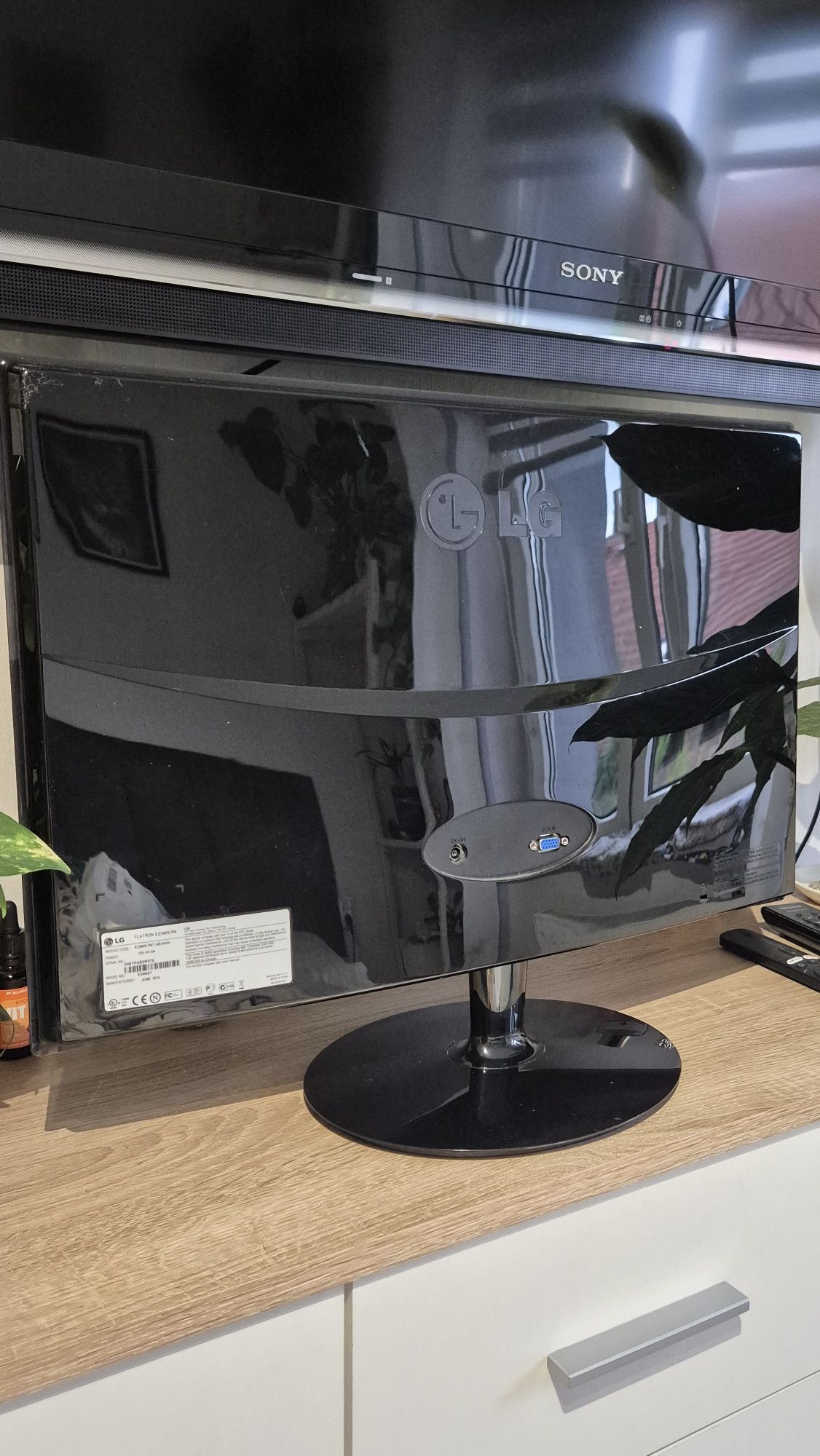 Monitor LED LCD firmy LG, seria E40