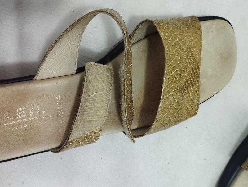 Кожаные бежевые шлепанцы босоножки на липучке принт под змею