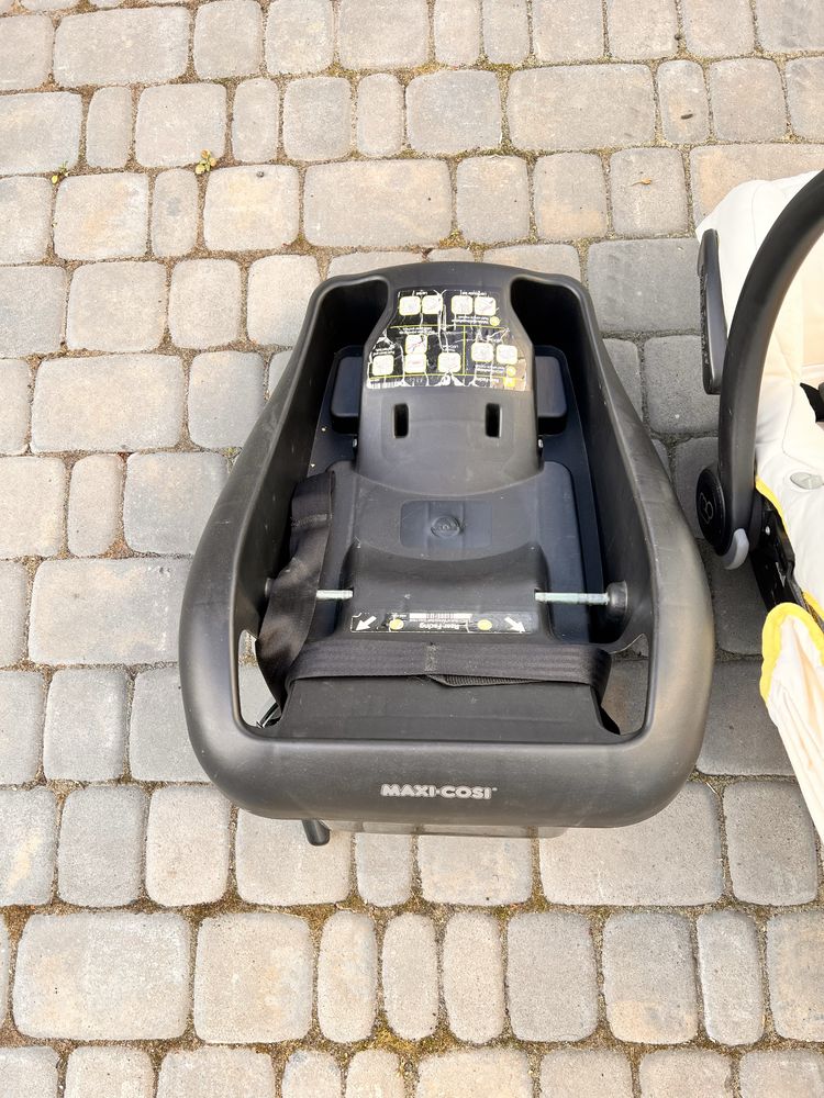 Дитяче автокрісло Maxi-Cosi Mico AP з ISOFIX базою, 0+