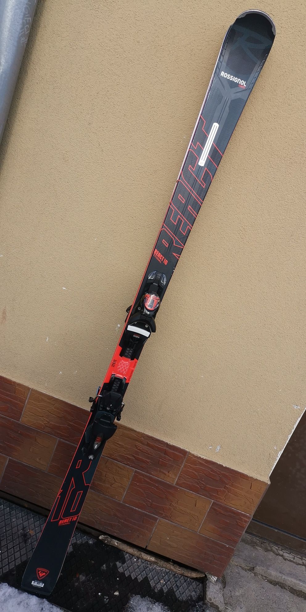 ROSSIGNOL REACT 10 Ti z wiązaniam Grip Walk