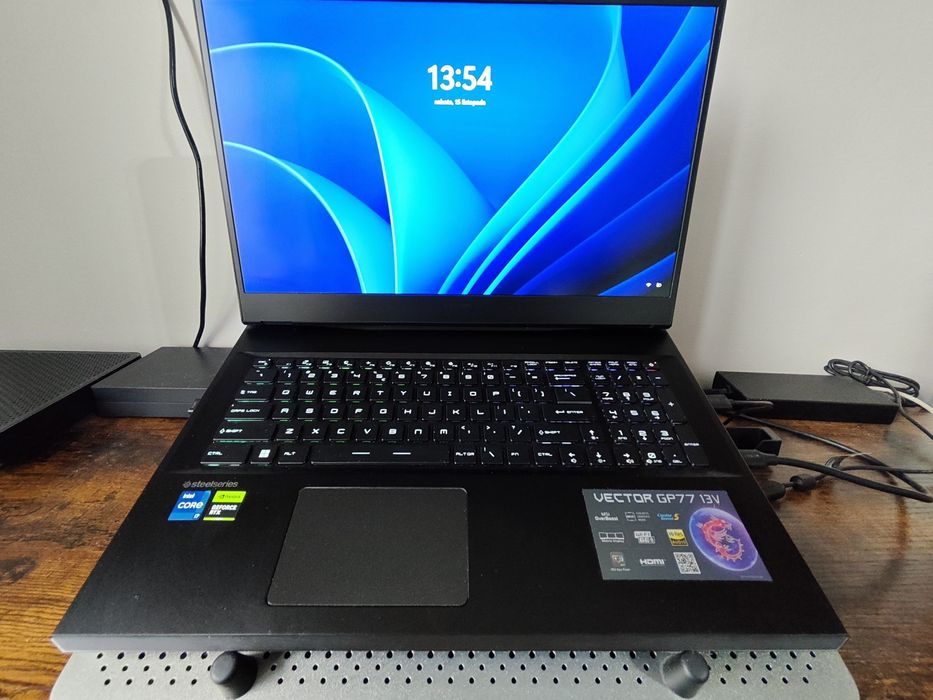 Msi Vector GP77. RTX 4070, i7 13700H, 32GB RAM DDR5, 4TB SSD. Jak Nowy