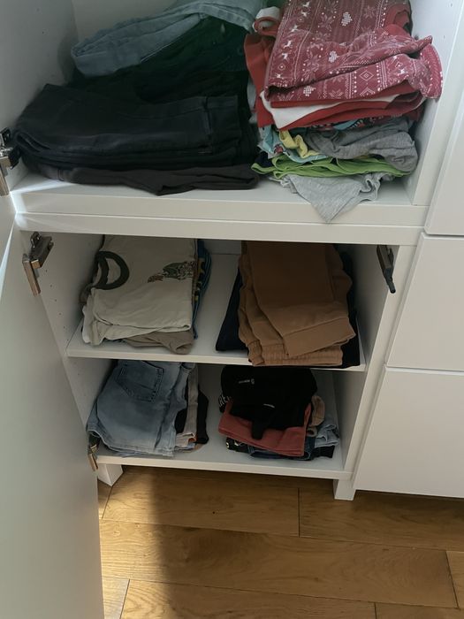 Biala komoda w polysku