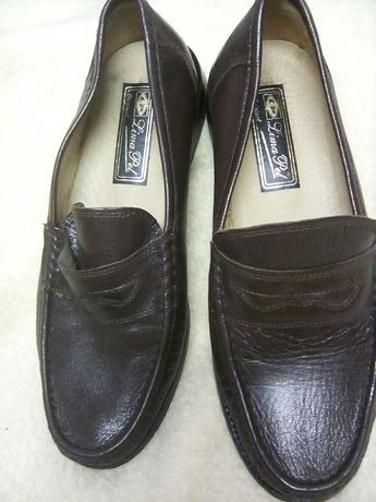 Sapatos de de homem em pele de qualidade e conforto.