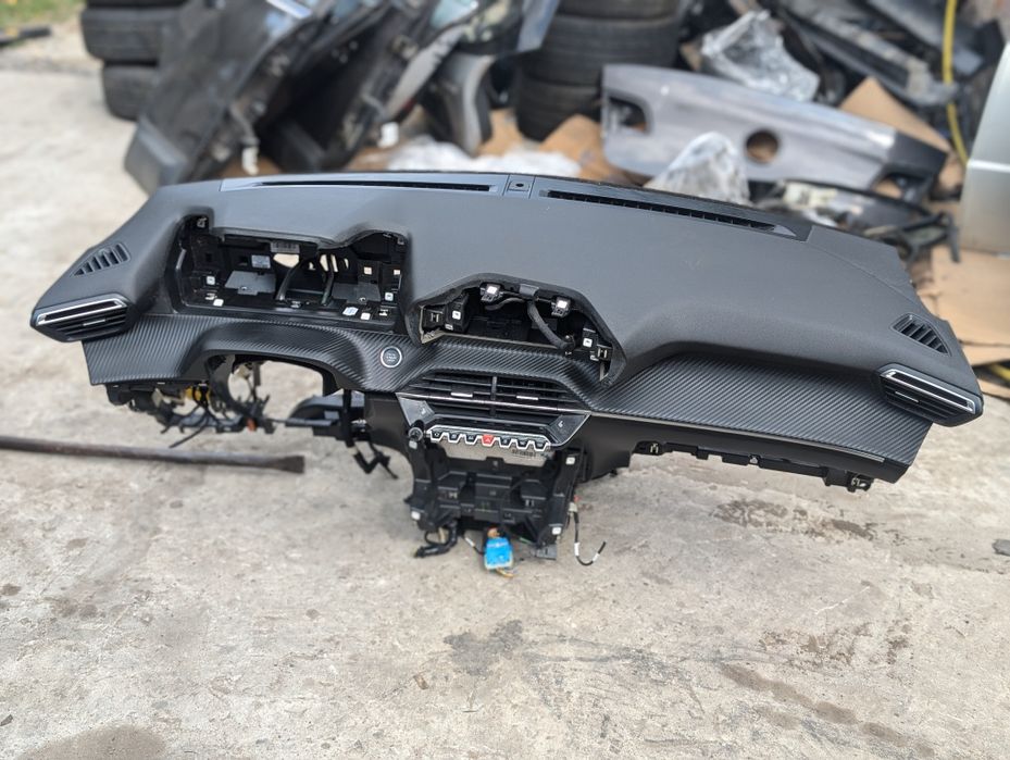 Торпеду peugeot 208 2 GT line