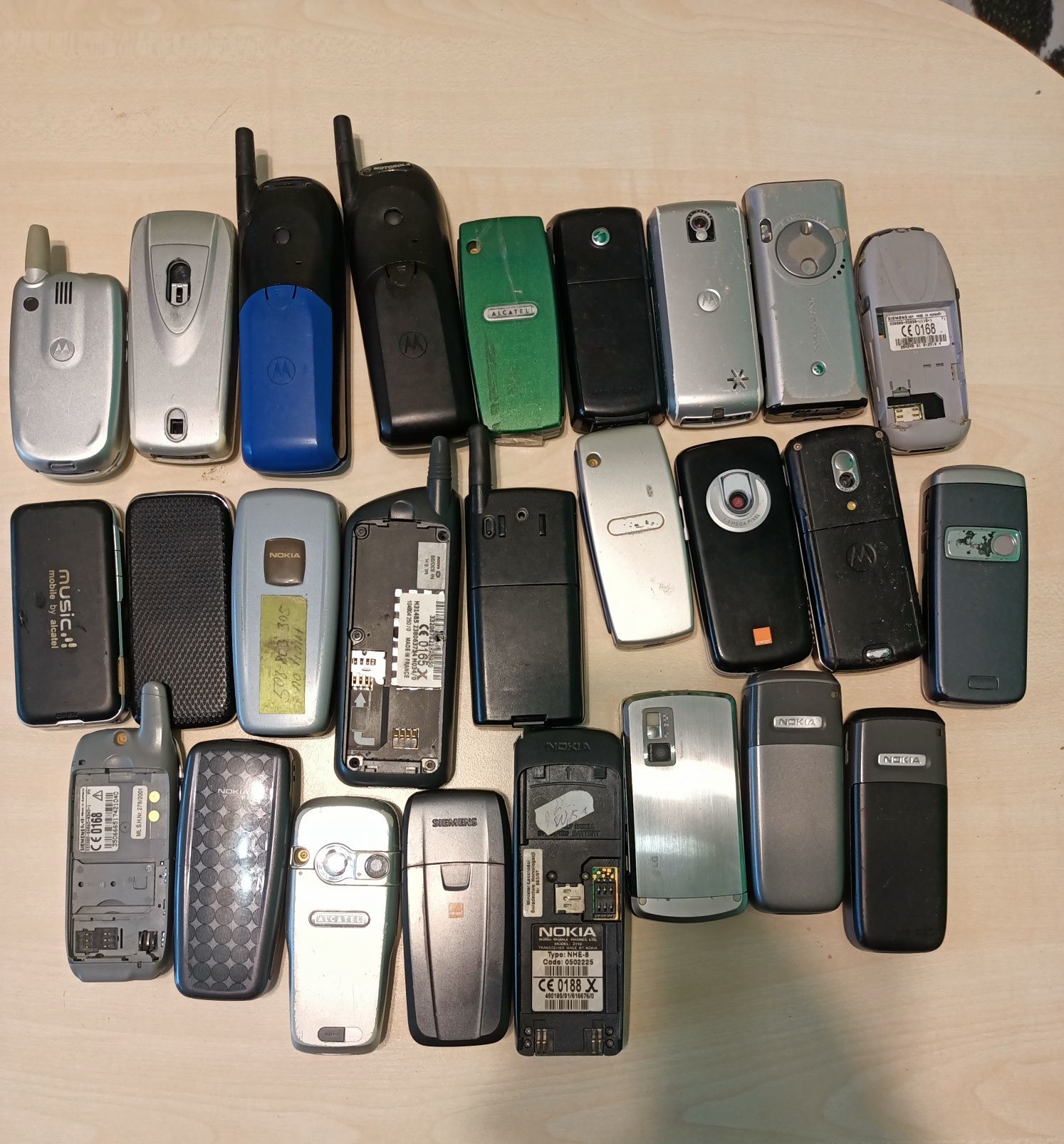 Stare telefony komórkowe cena za całość