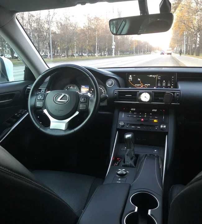 Lexus IS 300 2018 2.0 Бензин