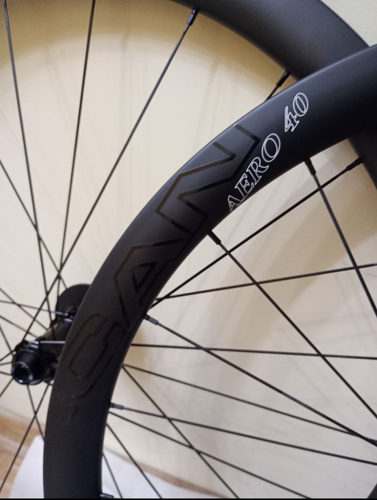 Nowe koła Ican Aero karbon szosa 40mm 28” sztywna oś tubeless