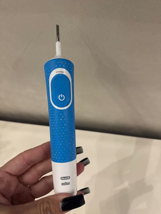 электрическая зубная щетка Oral-B