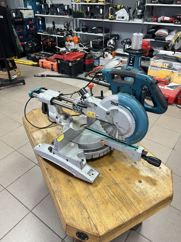 Торцовочная пила Makita LS1018LN
