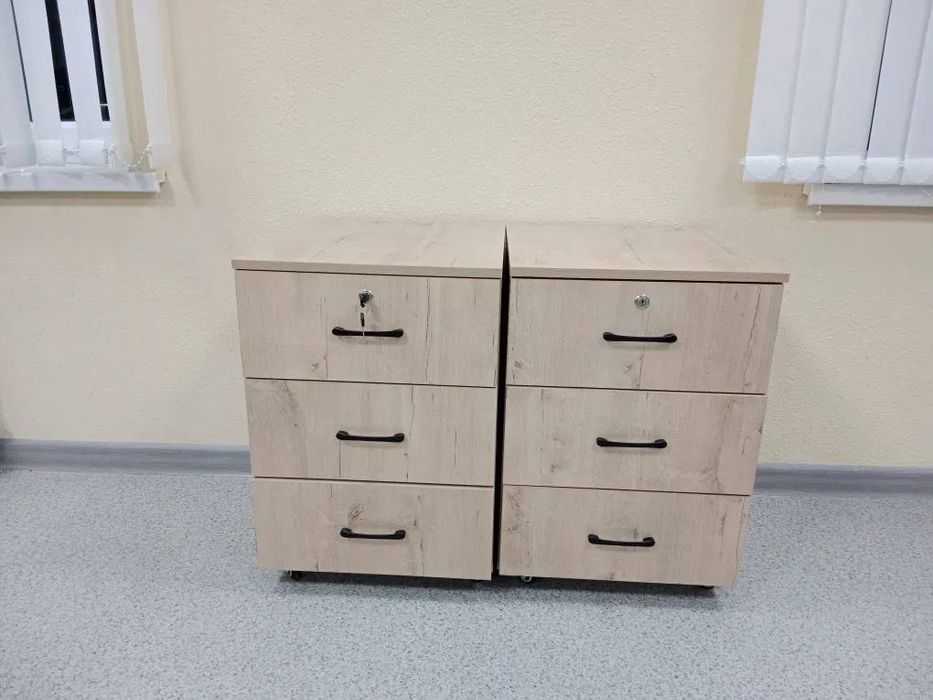 Продам меблі вживані-крісла,стільці,тумби,столи,стелажі,оргтехніка