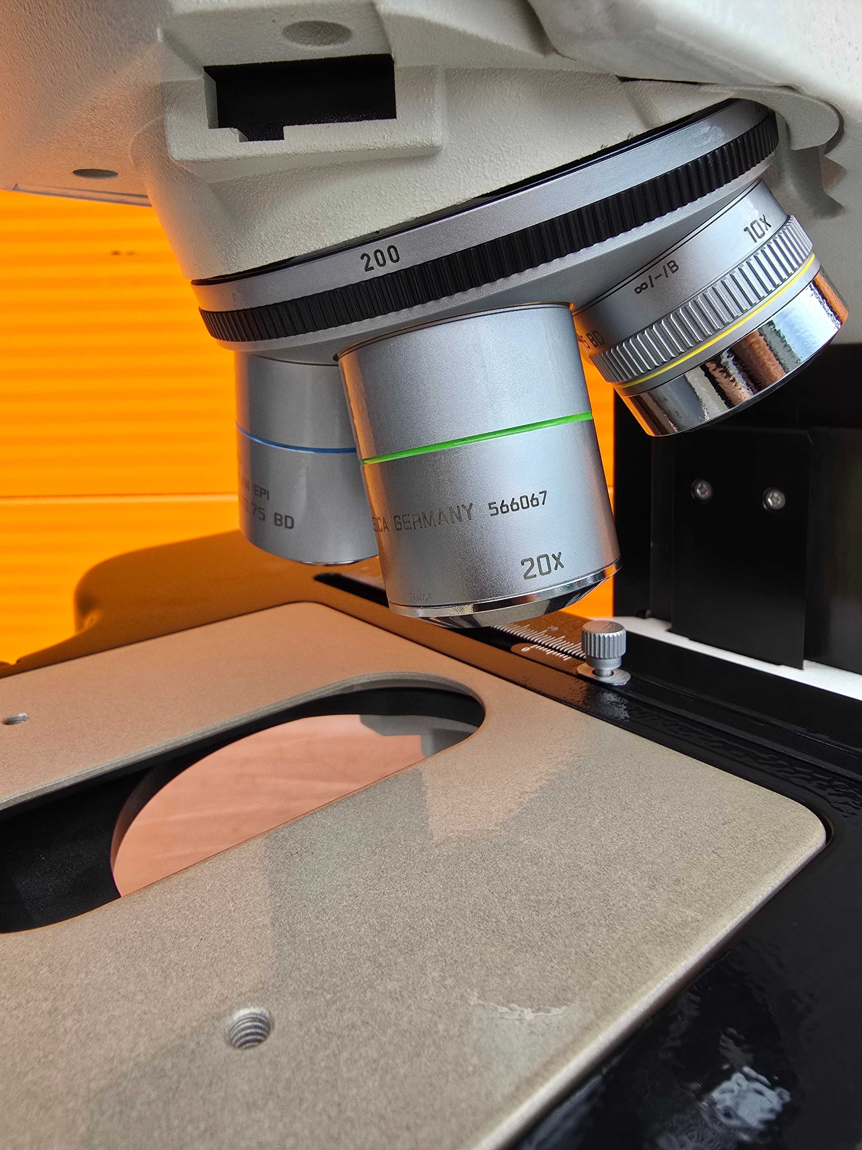 Mikroskop Laboratoryjny Leica DM 2500 M Do Analizy Materiałów Z Kamerą