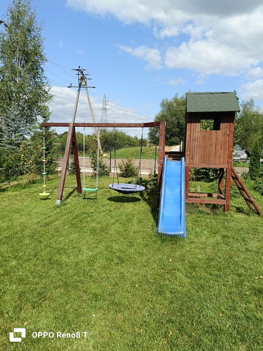 Domek dla dzieci ze zjeżdżalnią